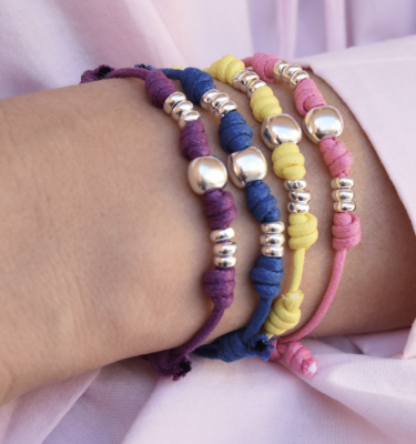 Bracciale cordino con nodi scorsoi, nespola e particelle